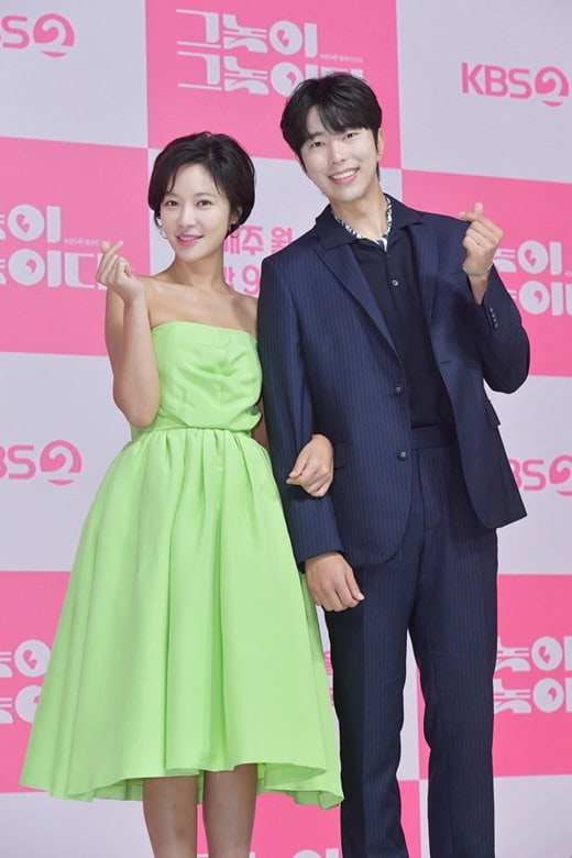 nonton-drakor-to-all-the-guys-who-loved-me-Hwang-Jung-Eum-Yoon-Hyun-Min