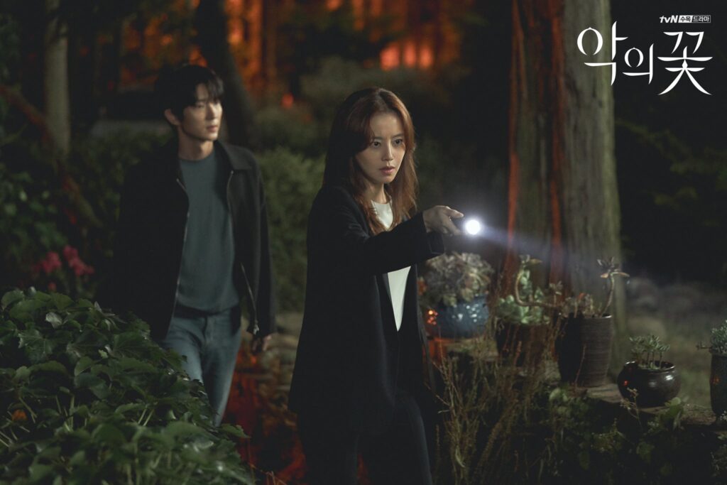 Sinopsis Flower of Evil Episode 8 VIU