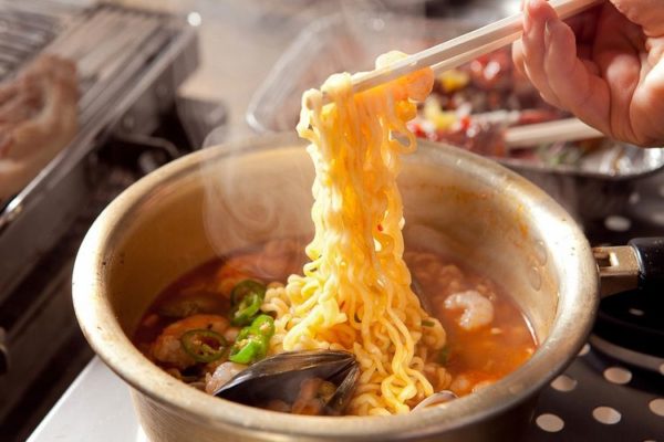 ramyeon makanan korea populer drakor dan film korea