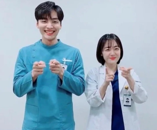 nonton streaming atau download dr. romantic 2 sub indo viu