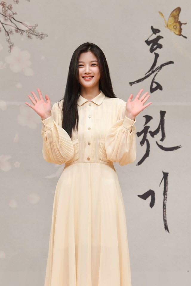 kim yoo jung, nonton streaming download drakorindo viu original lovers of the red sky sub indo viu