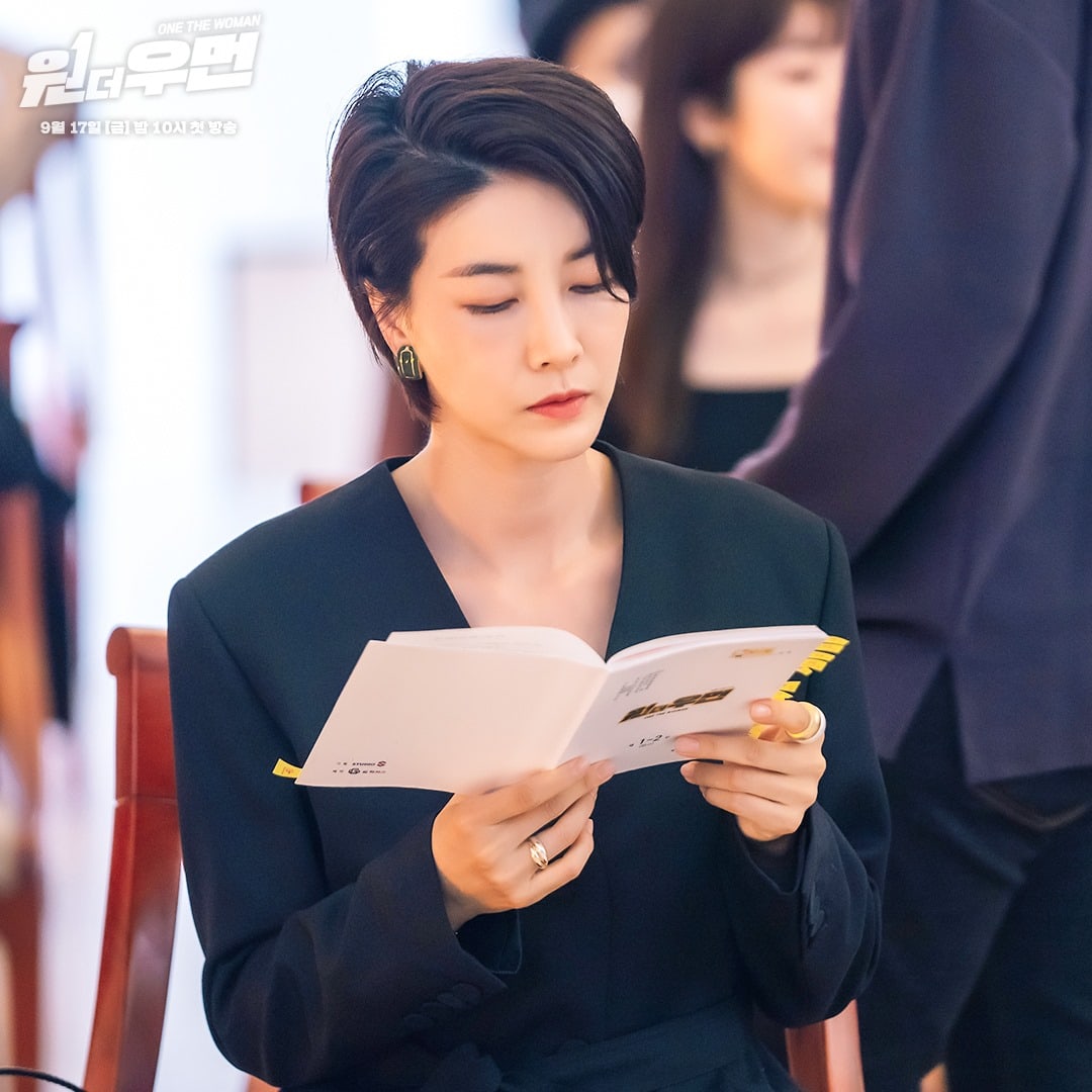 nonton streaming atau download drama korea one the woman sub indo viu