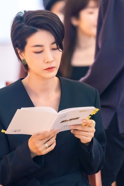 nonton streaming download drakorindo on the woman sub indo viu