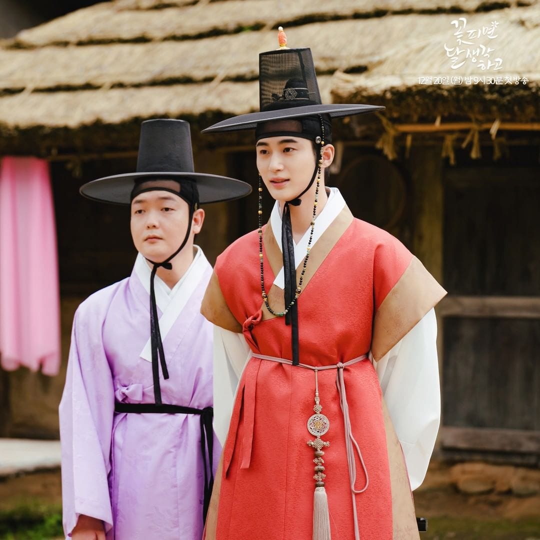 nonton streaming atau download drakorindo when flowers bloom, I think of the moon sub indo viu