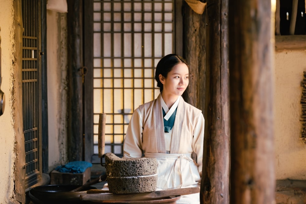 Sinopsis Moonshine (When Flowers Bloom, I Think of the Moon) Viu