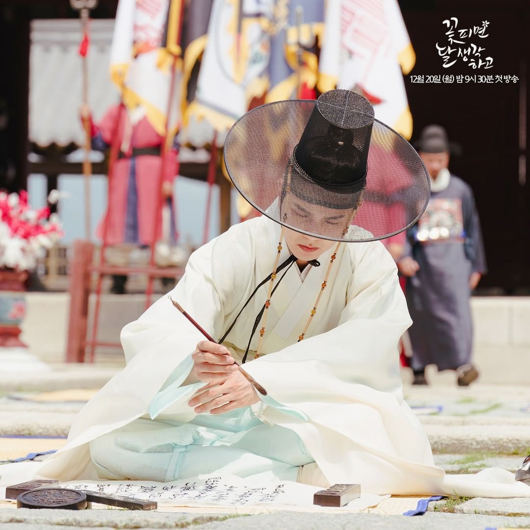 Yoo Seung Ho Tampil Karismatik saat Ujian di When Flowers Bloom, I