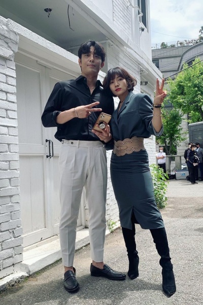 nonton streaming download drakorindo now we are breaking up sub indo viu