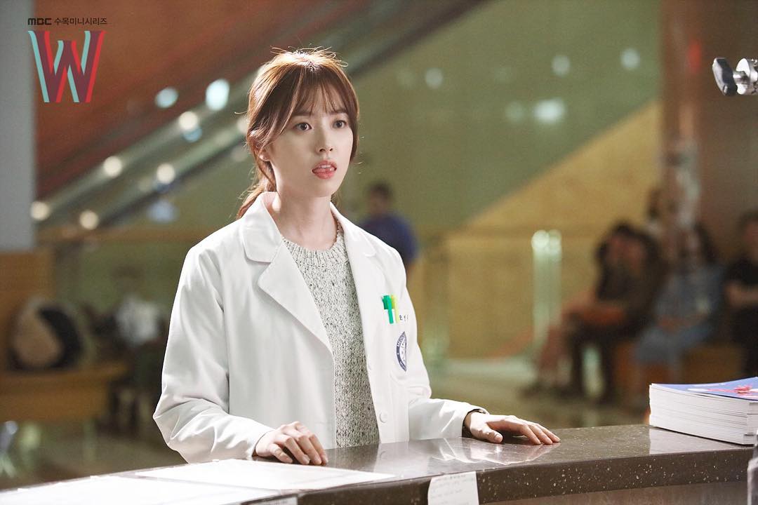 nonton streaming atau download drama korea w: two worlds sub indo viu