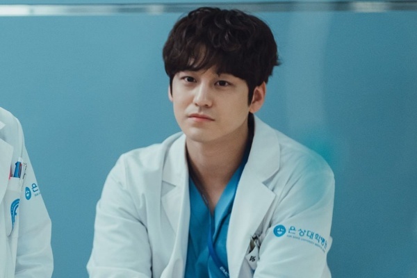 nonton streaming download drakorindo ghost doctor sub indo viu