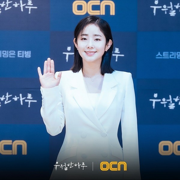 nonton streaming download drakorindo im hwa young a superior day sub indo viu