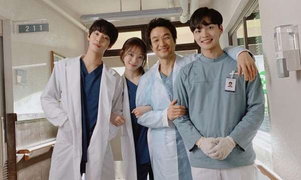 nonton streaming atau download drama korea sub indo dr. romantic 2 sub indo viu
