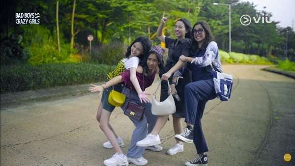 nonton streaming download bad boys vs crazy girls sub indo viu original