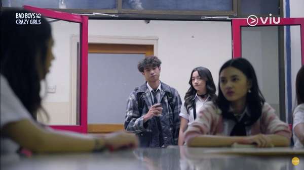 nonton streaming download bad boys vs crazy girls sub indo viu original