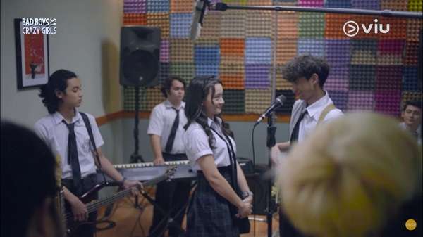 nonton streaming download bad boys vs crazy girls sub indo viu original