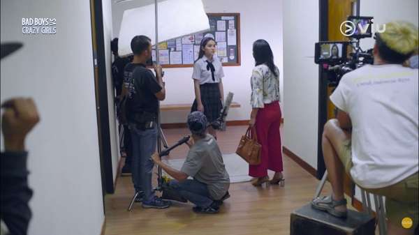 nonton streaming download bad boys vs crazy girls sub indo viu original