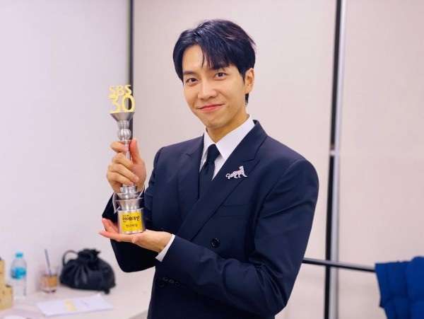 lee seung gi, nonton streaming download drakorindo the law cafe sub indo viu