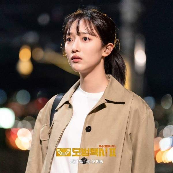 Joja labiyadagi spermani yalaydi