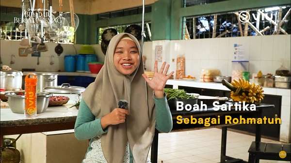 karakter halloween yang topengnya bermata x