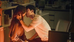 Jung Ryeo Won dan Wi Ha Joon Semakin Mesra di Tempat Kerja Dalam Poster