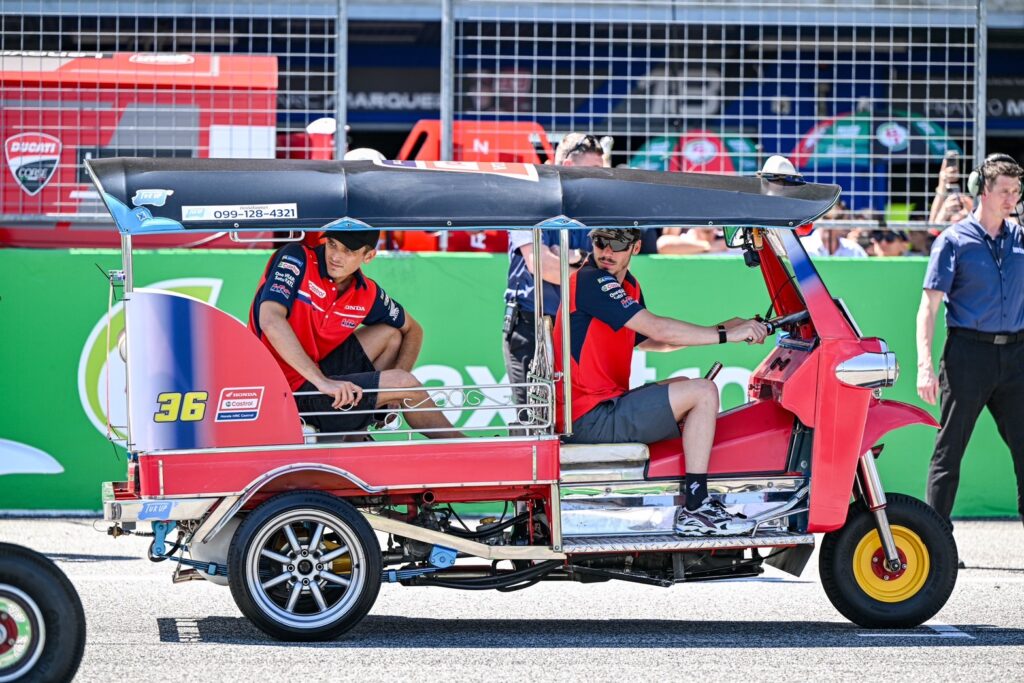 4 นักบิด Honda MotoGP ร่วมกิจกรรม Tuk Tuk GP โปรโมตซอฟท์เพาเวอร์ไทย