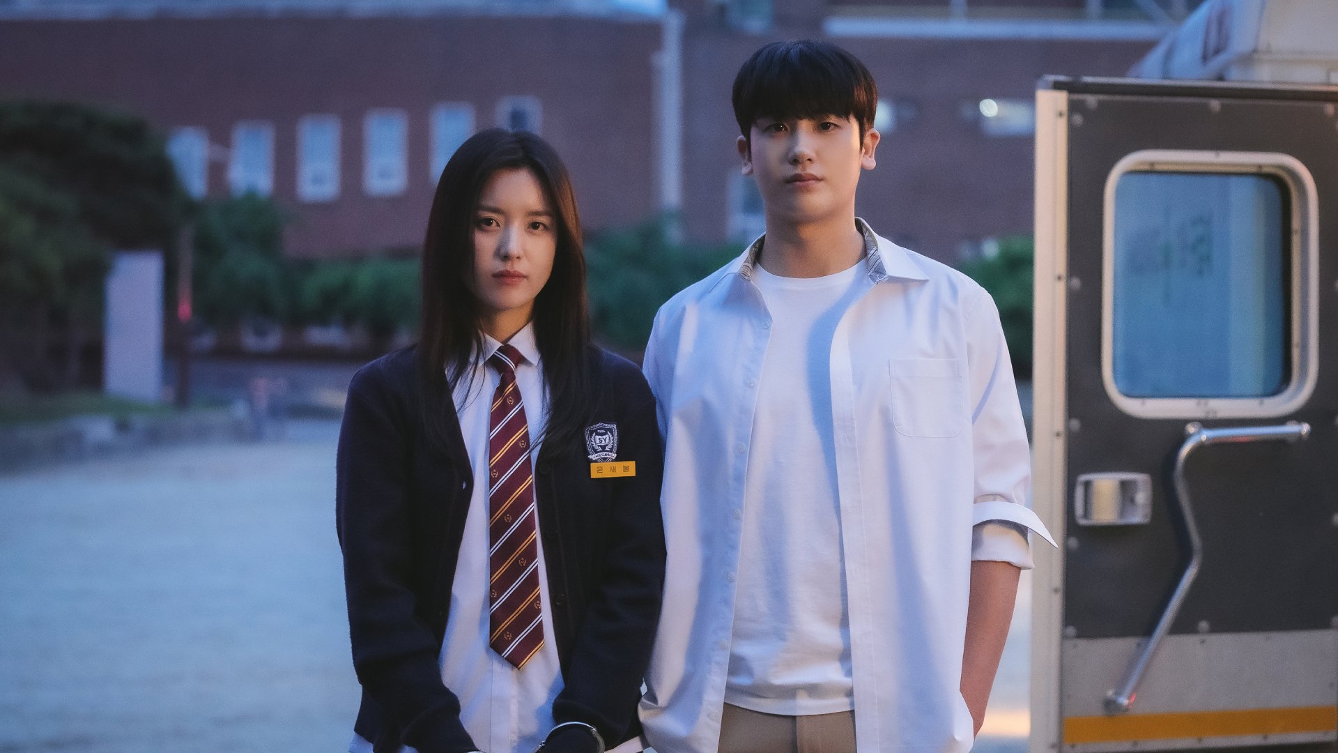 Han Hyo-Joo Yoon Sae-Bom Park Hyung-Sik Jung Yi-Hyun Happiness Viu Korean drama k drama zombie apocalyptic thriller Tagalog dubbed Cantonese dubbed