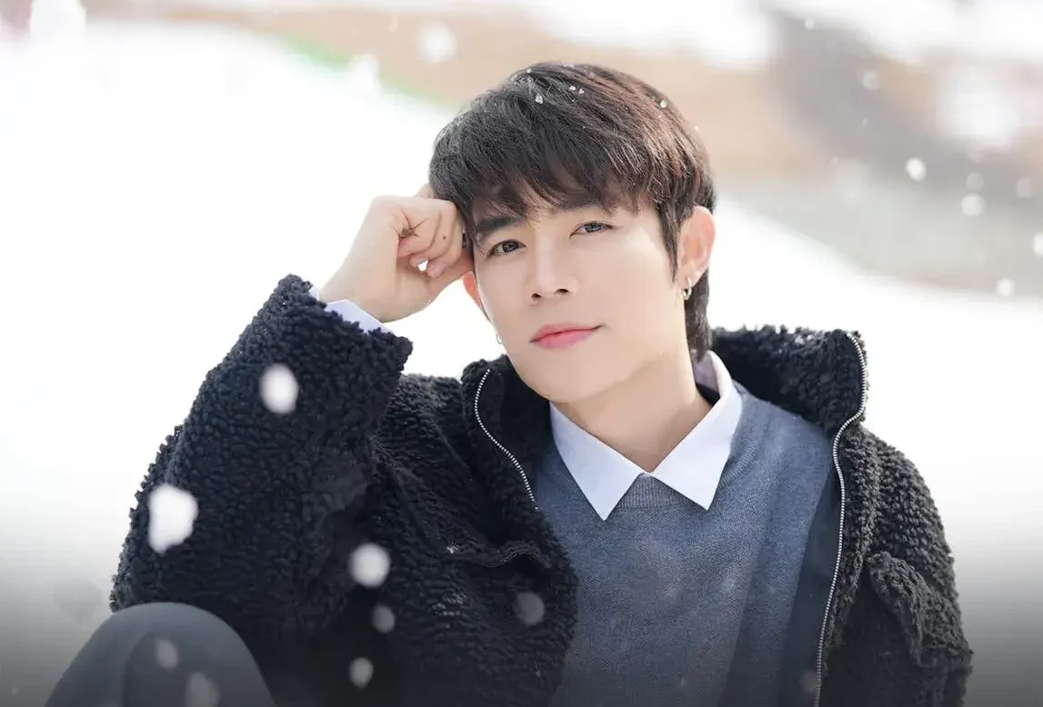 Tontae Tinnakorn Puwasakdiwong Season of Love in Shimane Ai No Kisetsu in Shimane Viu Thai drama gay series gay tv shows 18+ LGBTQ+