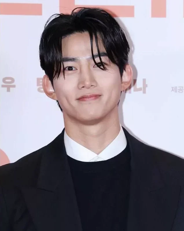 Ok Taec-yeon as Gyeongseong-gun The First Night With the Duke 남주의 첫날밤을 가져버렸다 Viu Kdrama Korean TV shows Korean series