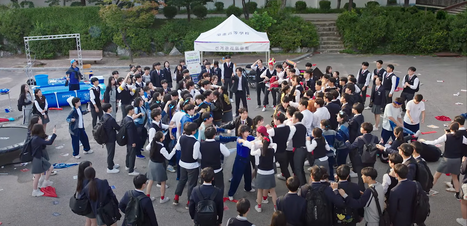 Yoon Hyun Soo as No Se-Hoon Kim Ji-Woo as Ha Yoo-Kyeong Lee Jung-Sic as Kwak Sang-Hyun Choi Woo-Sung as Yang Won-Dae Hong Hwa-Yeon as Yoon Jung-Hee I am a Running Mate 러닝메이트 VIU kdramas Korean Dramas TV series TV Show TV series High School