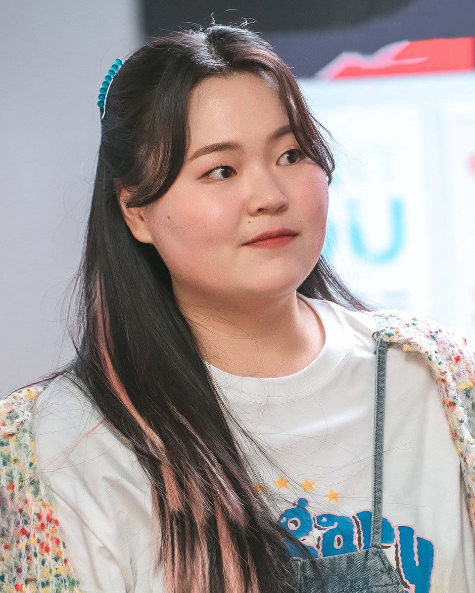 Kwon Young Eun as Yang Na Rae KDrama LOVE.exe Viu youth rom com Korean romantic shows online free kdrama to watch online