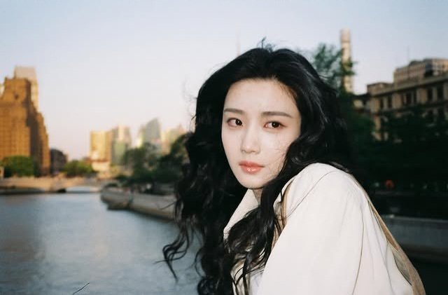 Lu Yu Xiao 卢昱晓 Hu Xiu Xiu -1- Love Between Lines 轧戏 Viu Cdrama chinese dramas mystery series Linmon Romance Fantasy