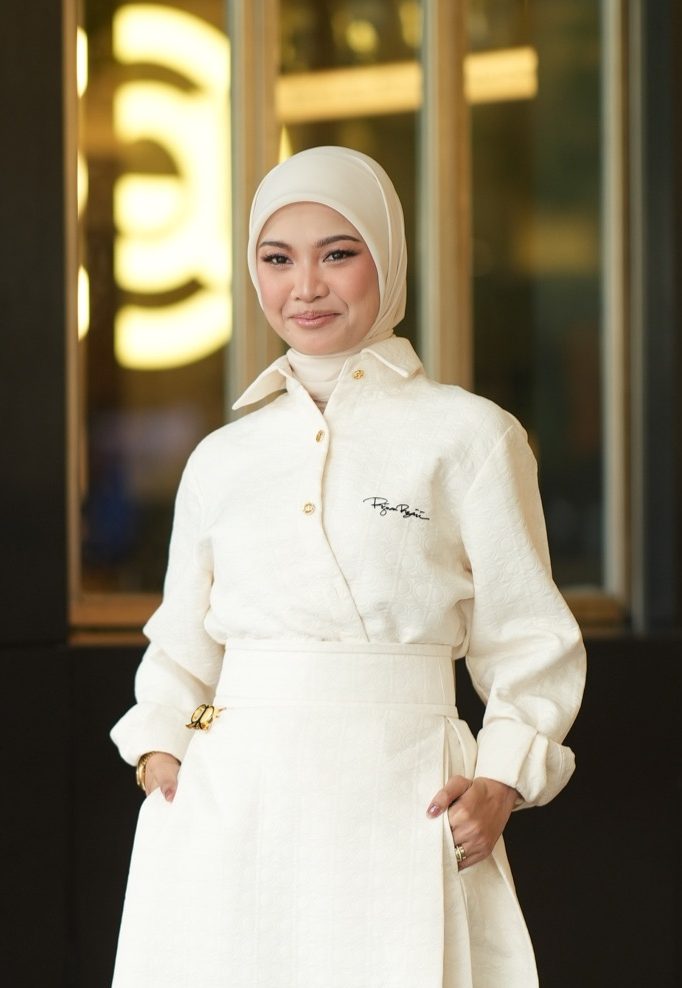 Nabila Razali Just A Little Longer (Sesaat Lebih) Viu Original Viu Originals Fresh Releases Malay Dramas Romantic Comedy Asian Dramas main