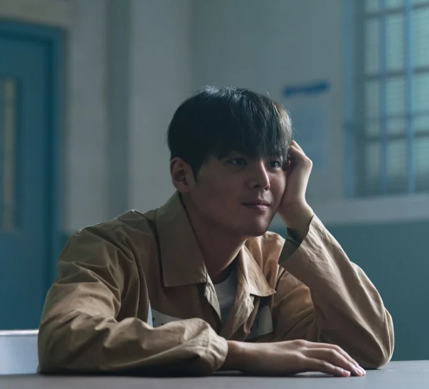 Ryeo Un Lee U Gyeom 2 Bloody Flower 블러디 플라워 Viu Korean thriller crime mystery kdrama