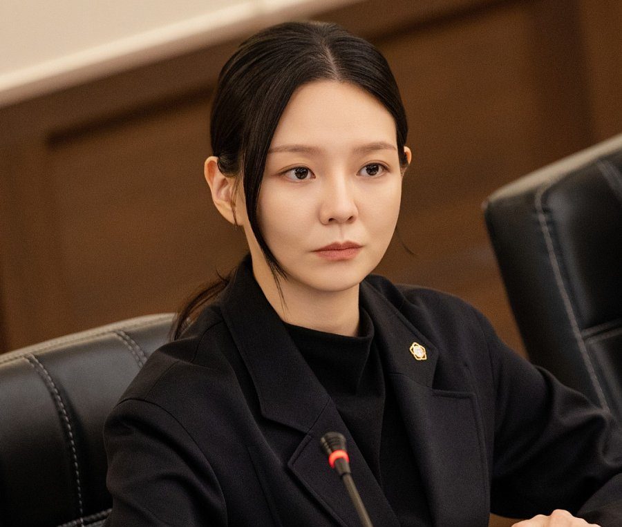 Esom (Lee Som) as Han Na Hyeon Phantom Lawyer 신이랑 법률사무소 viu korean drama ghost horror dramas k drama legal dramas 9