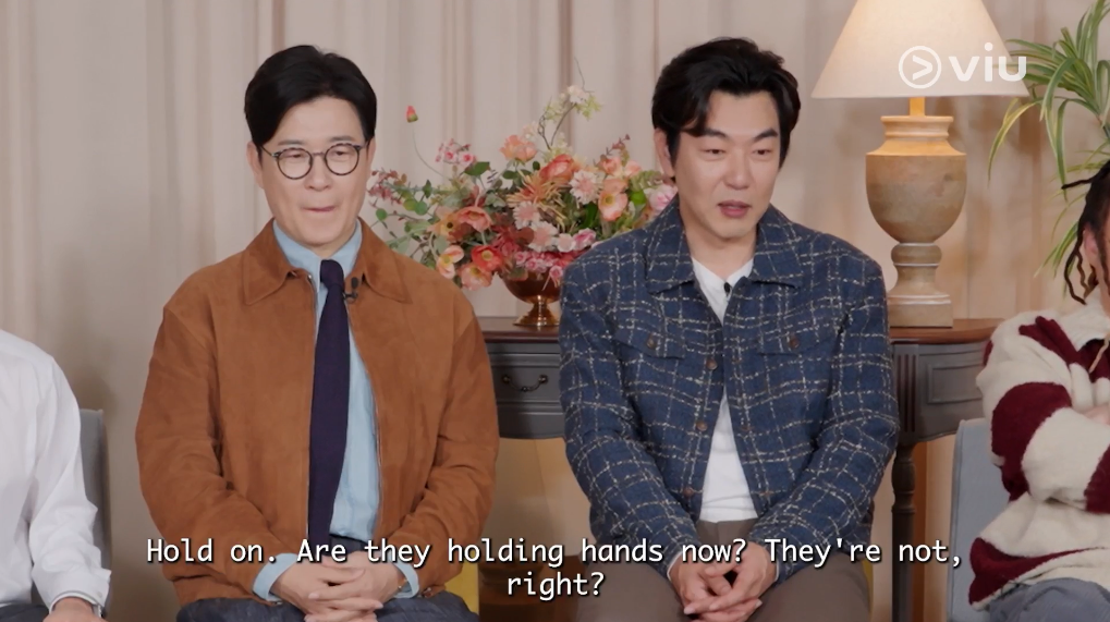 MC, Kim Sung Joo & Lee Jong Hyuk: Hold on. Are they holding hands now? They're not, right? - When Our Kids Fall In Love 2 내 새끼의 연애 시즌2 Viu k variety shows to watch online for free dating show reality show romantic comedy Cohabitation