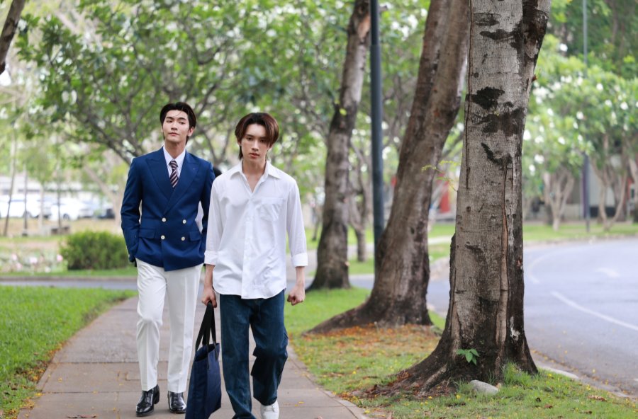 Crazy Love, Moo-Moo! พี่ฟากชอบเธอมู่ Fresh Releases Local Viu Original LGBTQ+ Thai BL Drama Rom com Boss Chaikamon Sermsongwittaya Noeul Nuttarat Tangwai walk at park