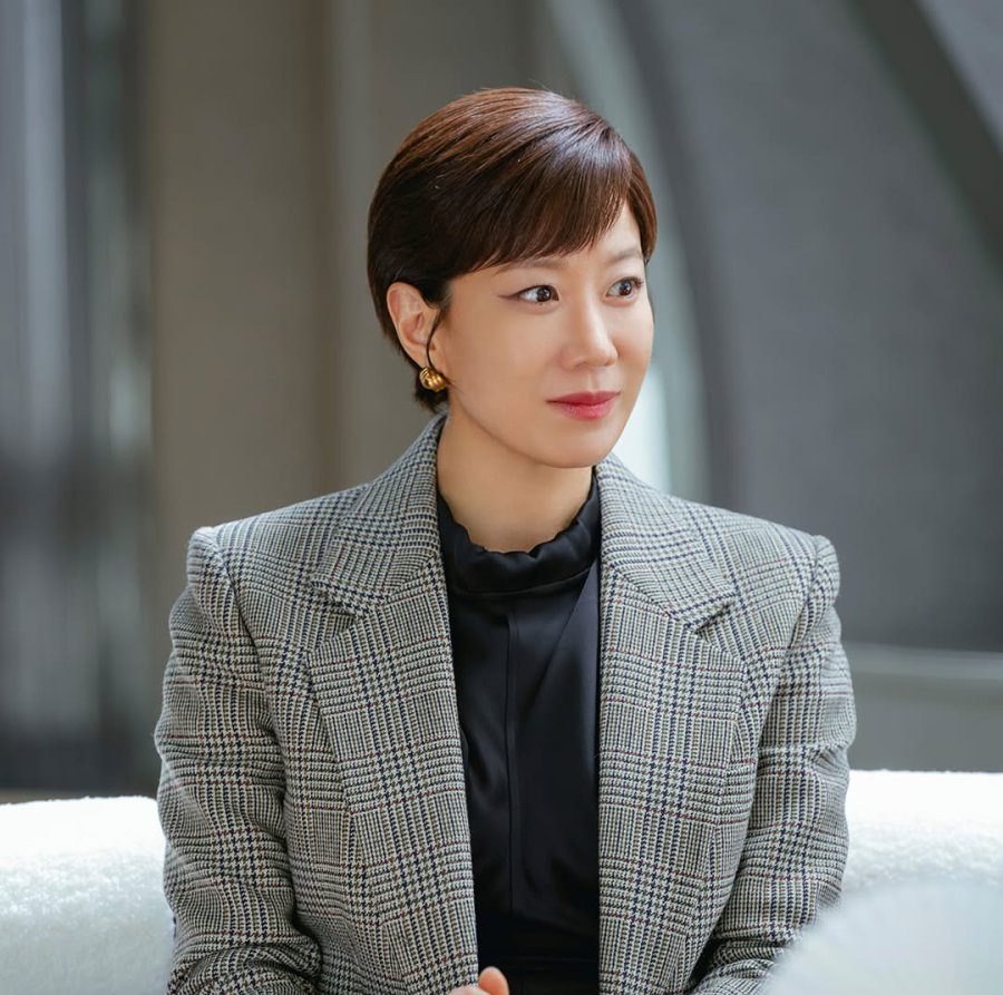 Jeon Hye Jin 신입사원 강회장 Reborn Rookie cast 新进社员姜会长 Korean Viu Original kdramas to watch Workplace Fantasy Mystery Rom com 2