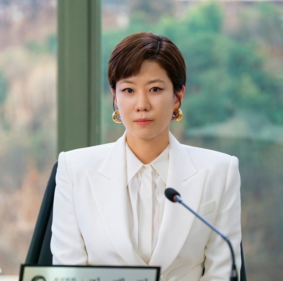 Jeon Hye Jin 신입사원 강회장 Reborn Rookie cast 新进社员姜会长 Korean Viu Original kdramas to watch Workplace Fantasy Mystery Rom com 3