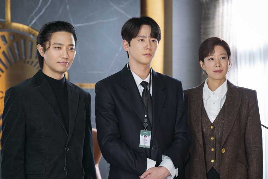 Lee Jun Young Jin Goo Jeon Hye Jin 신입사원 강회장 Reborn Rookie 新进社员姜会长 Korean Viu Original kdramas to watch Workplace Fantasy Mystery Rom com 2