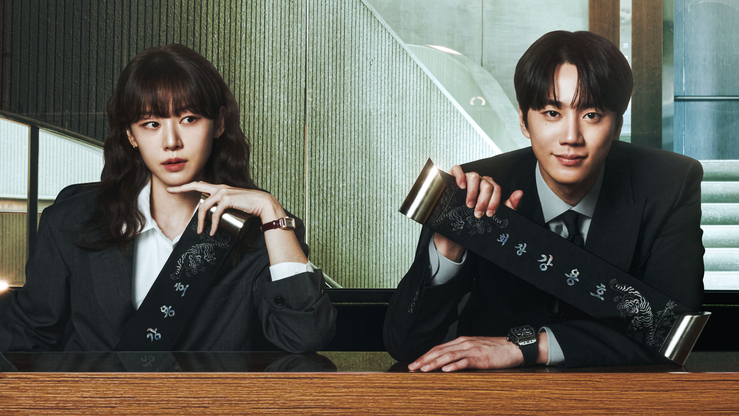 Lee Jun Young Lee Ju Myoung 신입사원 강회장 Reborn Rookie 新进社员姜会长 Korean Viu Original kdramas to watch Workplace Fantasy Mystery Rom com 3