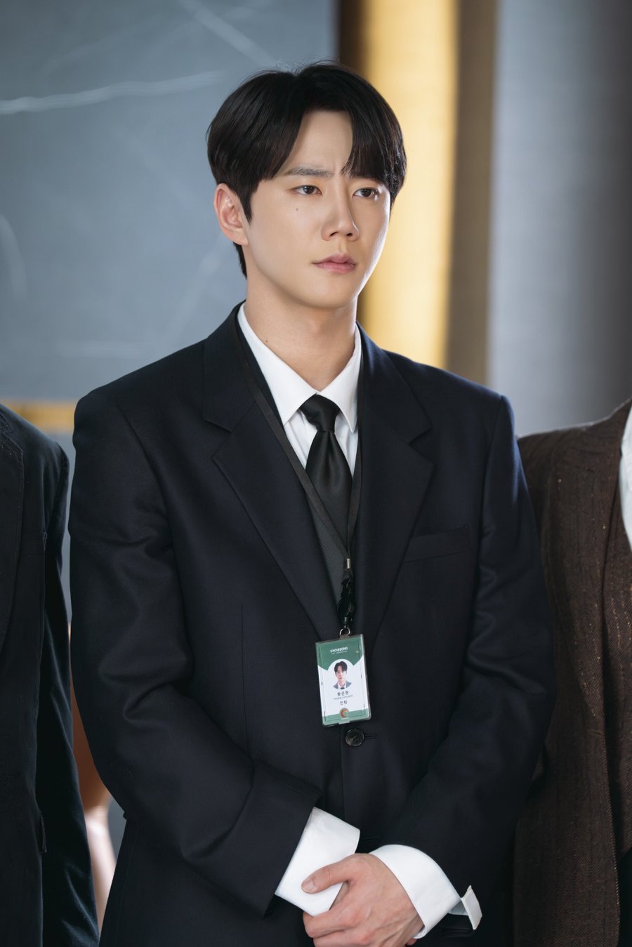 Lee Jun Young 신입사원 강회장 Reborn Rookie 新进社员姜会长 Korean Viu Original kdramas to watch Workplace Fantasy Mystery Rom com cast 6
