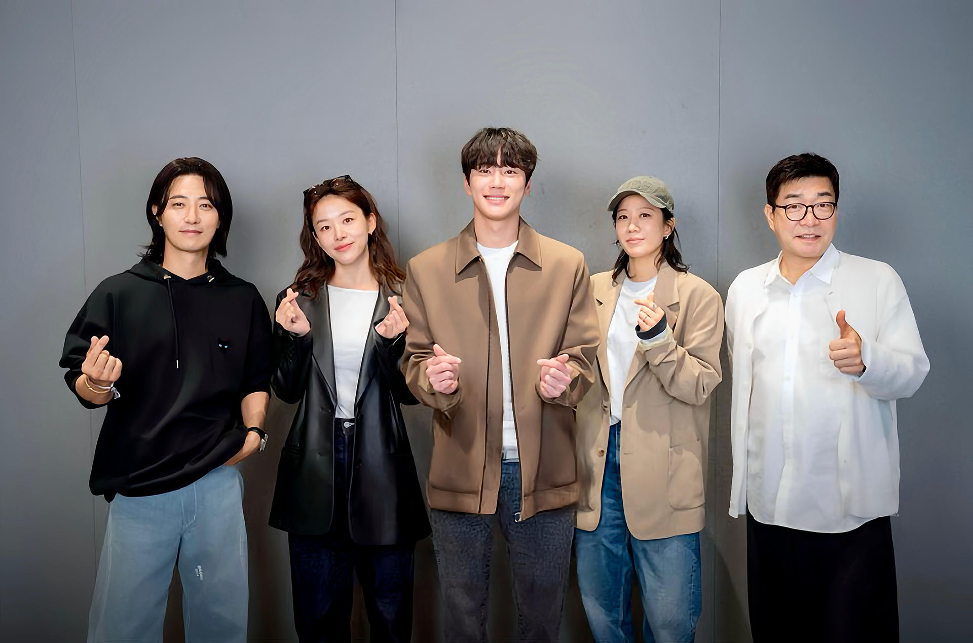 Son Hyun Joo Lee Jun Young, Lee Ju Myoung, Jeon Hye Jin Jin Goo 신입사원 강회장 Reborn Rookie all cast 新进社员姜会长 Korean Viu Original kdramas to watch Workplace Fantasy Mystery Rom com