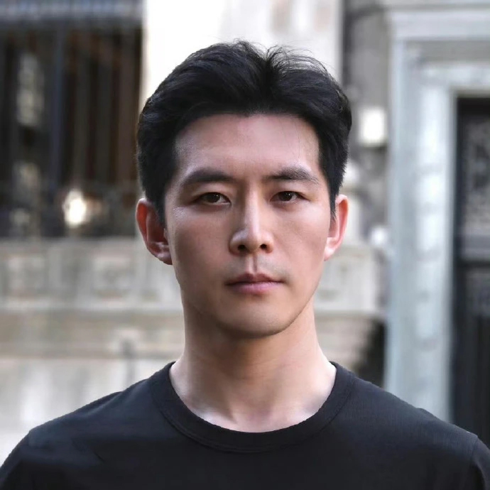 Waiting for the Parisian Breeze 等一场巴黎的风 暗潮 Zhao Ting Yi 赵廷义 Office Romance Contract Dating Slow Burn micro drama mini series vertical dramas mobile dramas 2