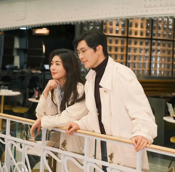 Waiting for the Parisian Breeze 等一场巴黎的风 暗潮 Zhong Xi Zhao Ting Yi 钟熙 赵廷义 Office Romance Contract Dating Slow Burn micro drama mini series vertical dramas mobile dramas 2