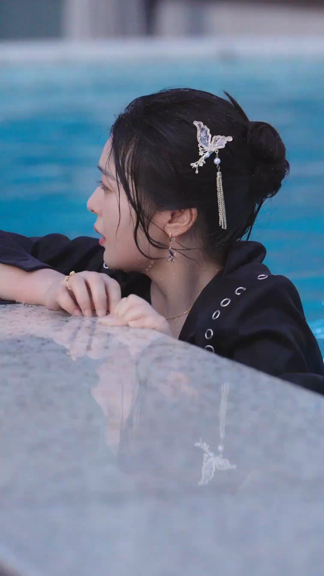 Waiting for the Parisian Breeze 等一场巴黎的风 暗潮 Zhong Xi Zhao Ting Yi 钟熙 赵廷义 Office Romance Contract Dating Slow Burn micro drama mini series vertical dramas mobile dramas ep 11