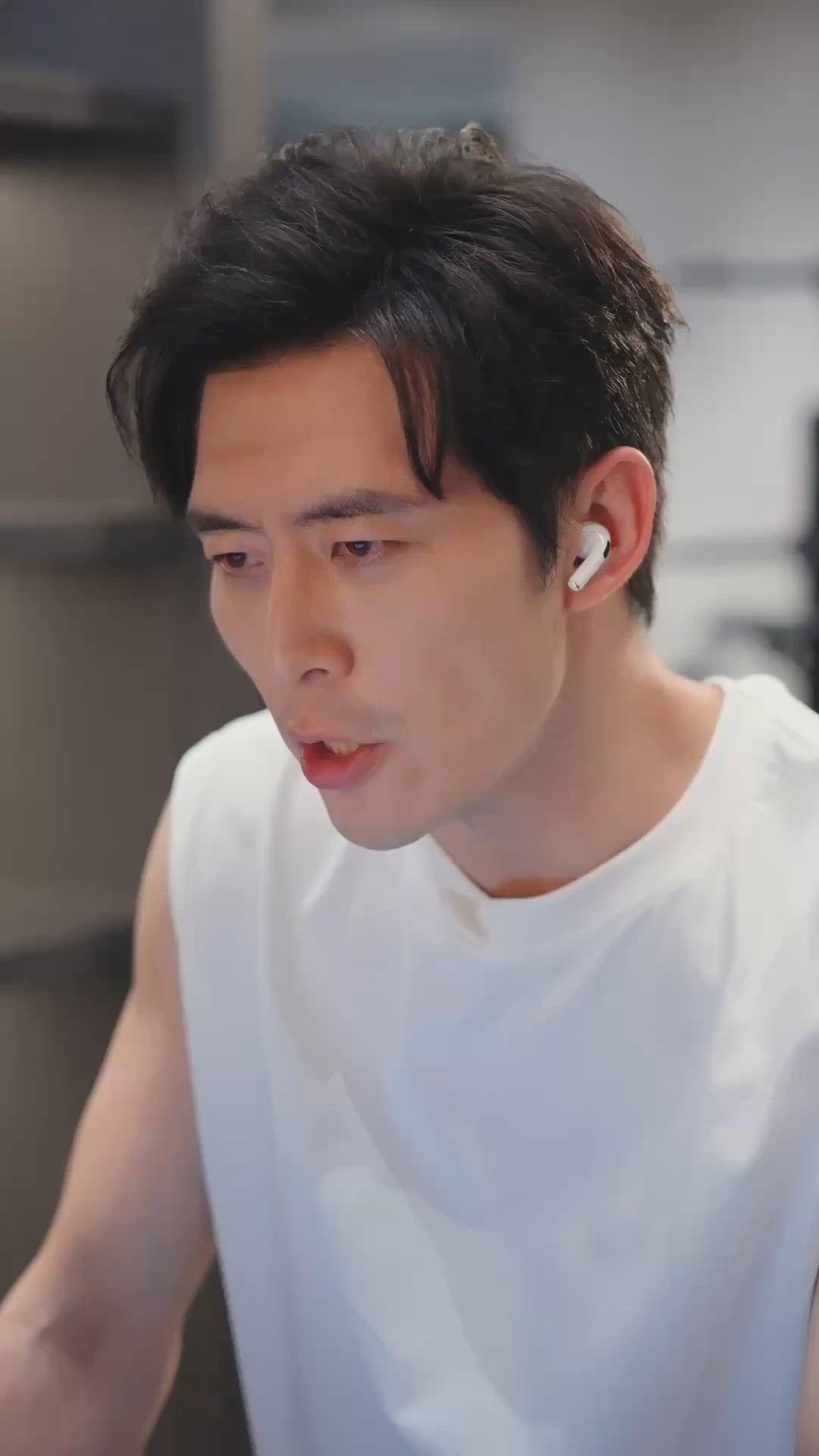 Waiting for the Parisian Breeze 等一场巴黎的风 暗潮 Zhong Xi Zhao Ting Yi 钟熙 赵廷义 Office Romance Contract Dating Slow Burn micro drama mini series vertical dramas mobile dramas ep 17