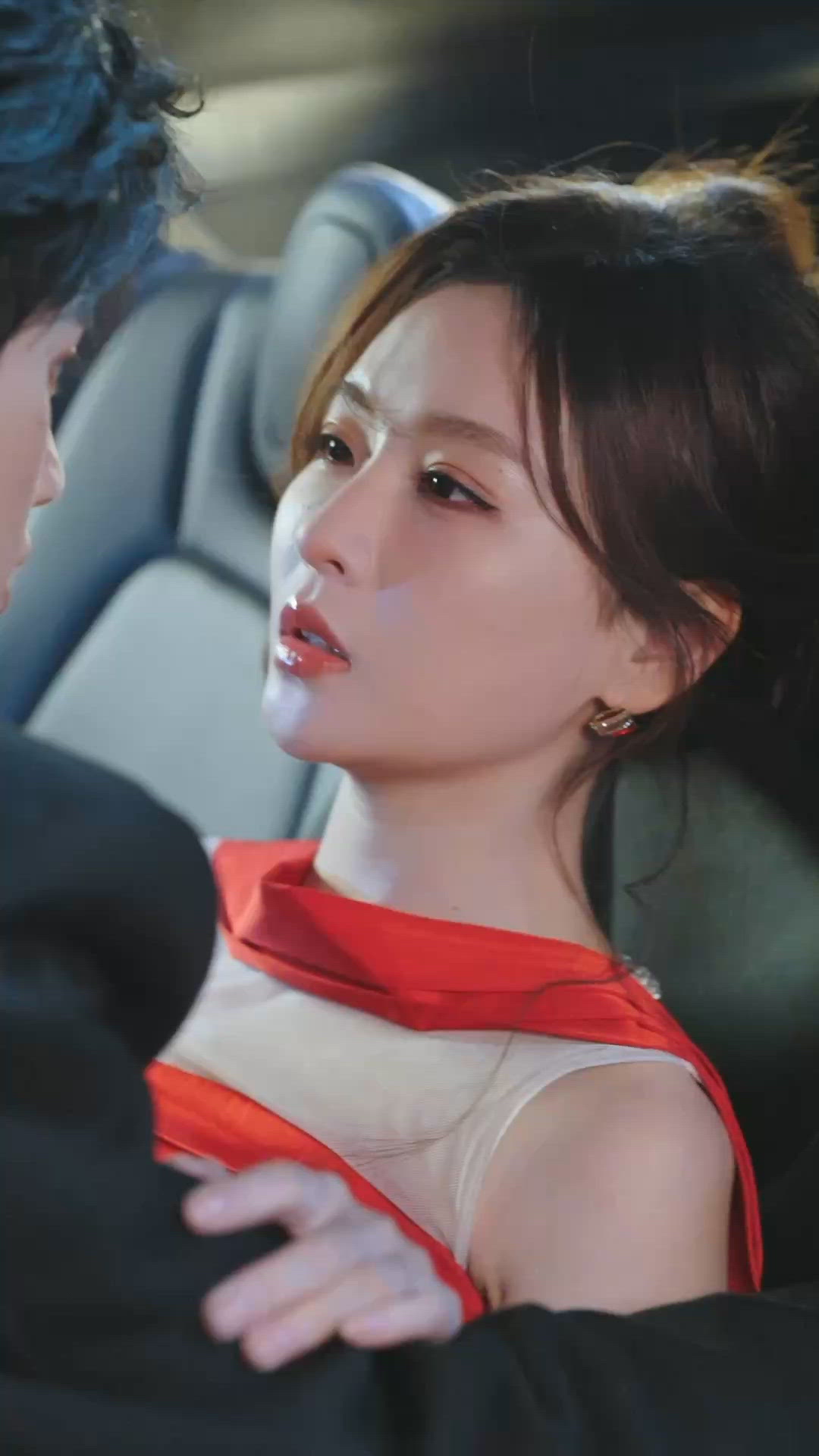 Yang Peng Cheng 杨鹏丞 Deng Ling Shu 邓灵枢 Love Beyond Order 秩序之外 Sci-fi Heart-tormenting Love Robot Viu Chinese micro dramas Duanju Vertical drama short dramas mobile drama mini series ep16