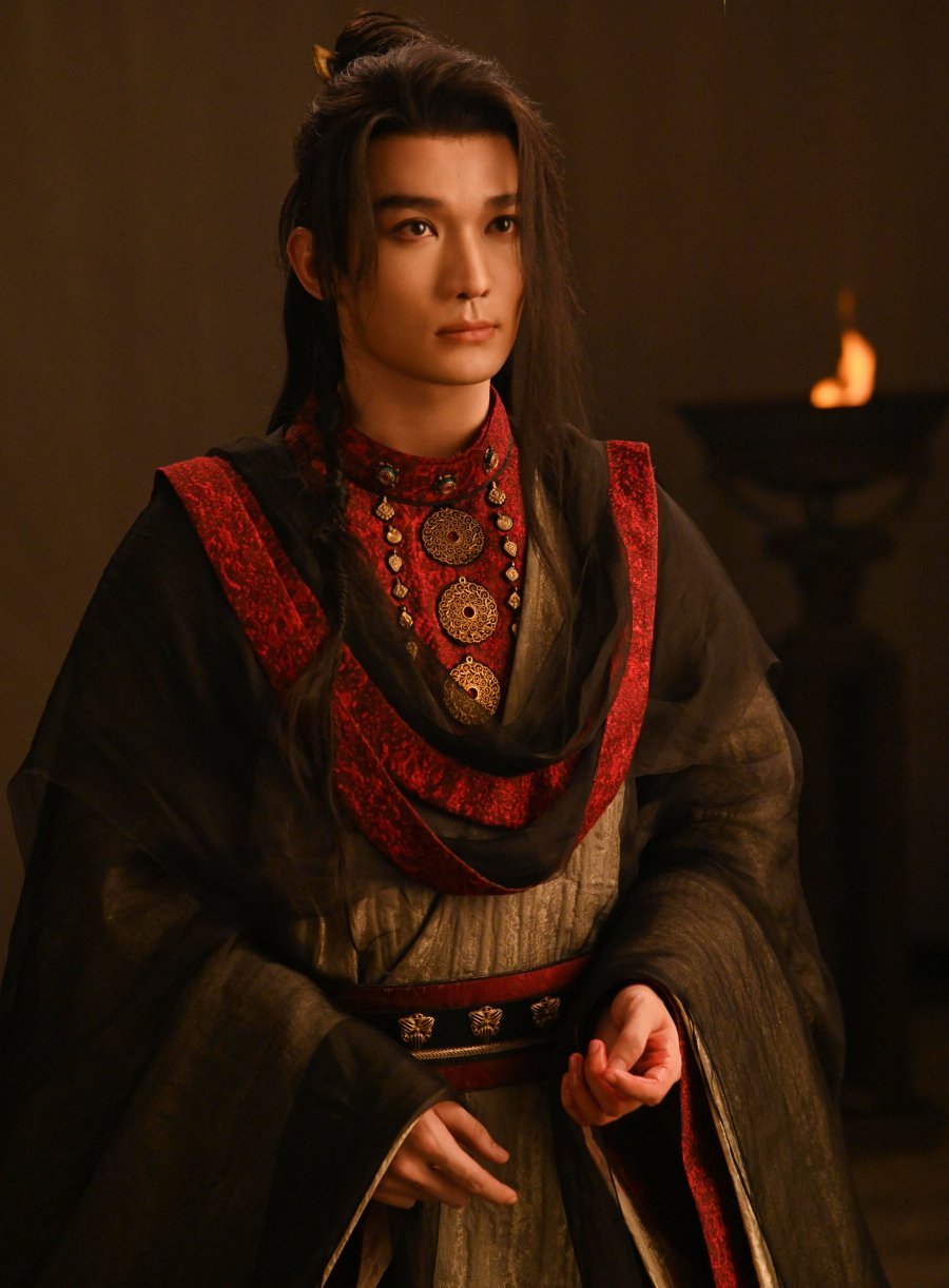 Liang Yong Qi as Yin Qing 御廷谣 Royal Betrothal Demon Viu cdramas to watch historical Costume Romance Political