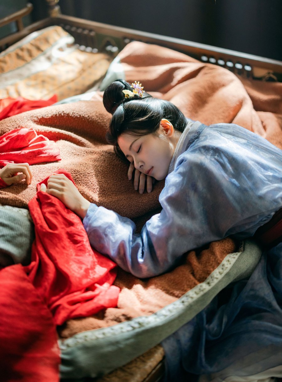 Zhao Zhao Yi as Yan Fu Zhi 御廷谣 Royal Betrothal Demon Viu cdramas to watch historical Costume Romance Political