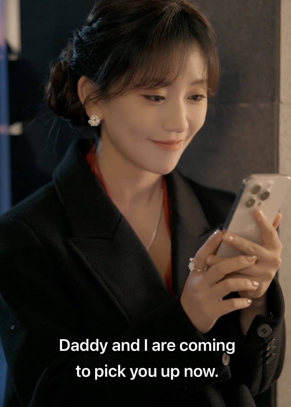 Jin Zixuan as Min Hui on a video call in Episode 3 of All My Love For You Chinese micro-drama on Viu