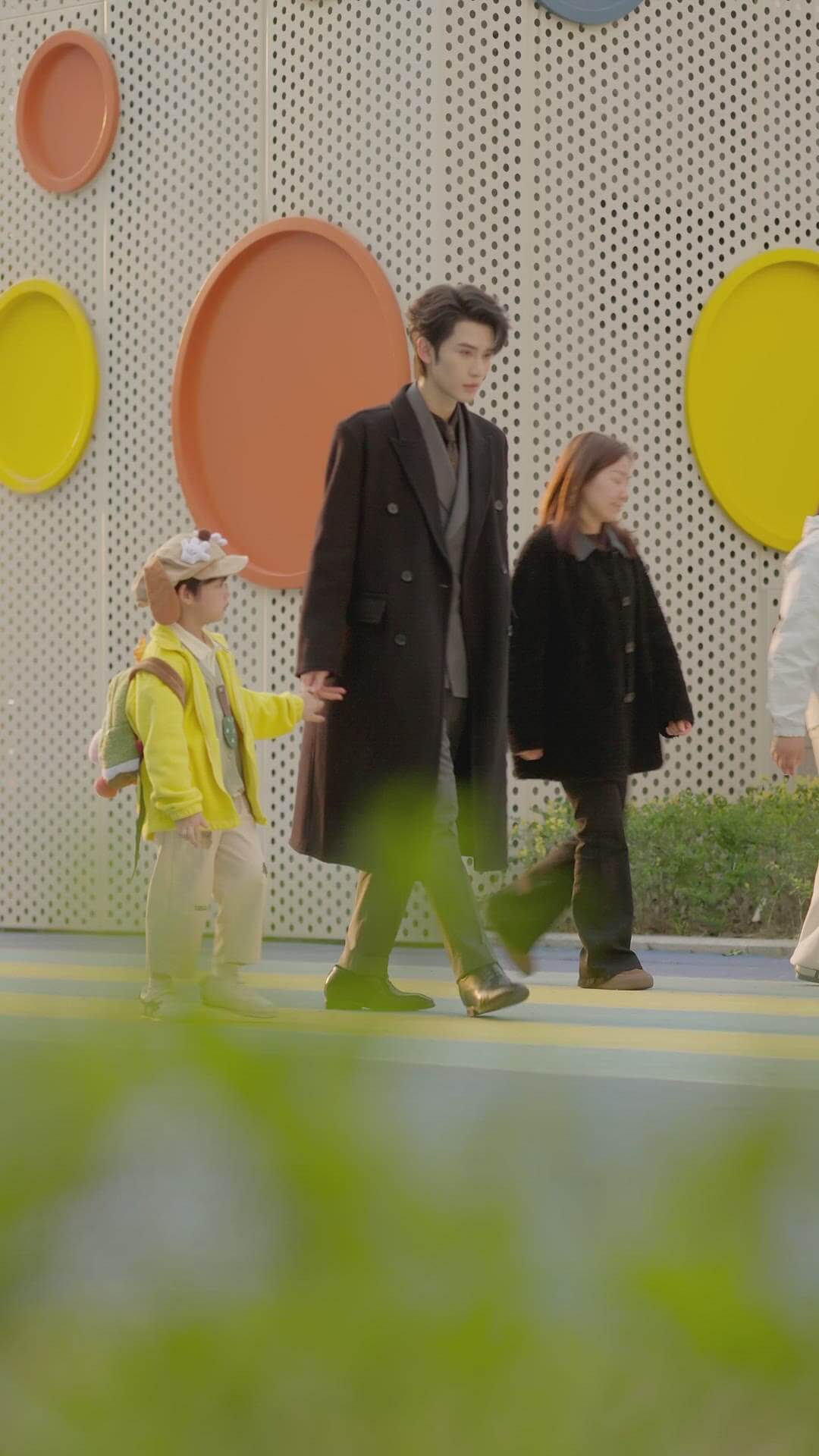 Shen Haonan as Xin Qi holding hands with Bao You as Min Quanquan in Episode 29 of All My Love For You Chinese micro-drama on Viu